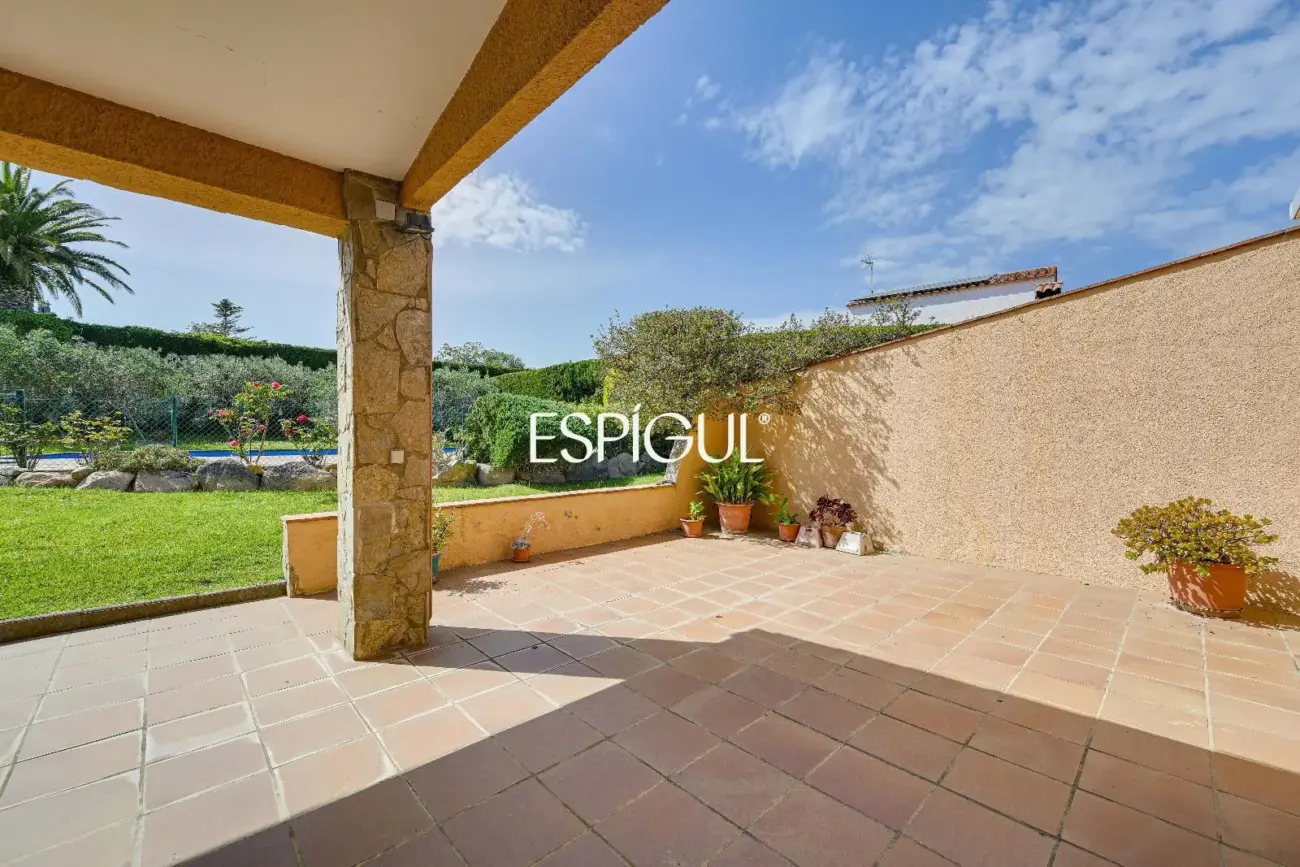 Amplia villa con piscina privada en Mas Pallí, Calonge