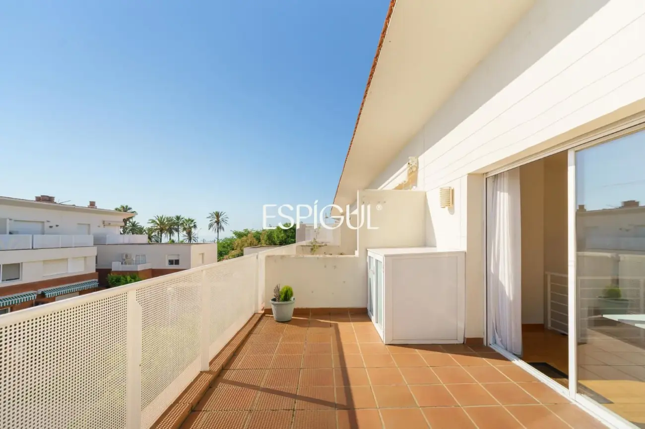 Casa adosada en venta en Premià de Mar con zona comunitaria y a pocos metros de la playa.