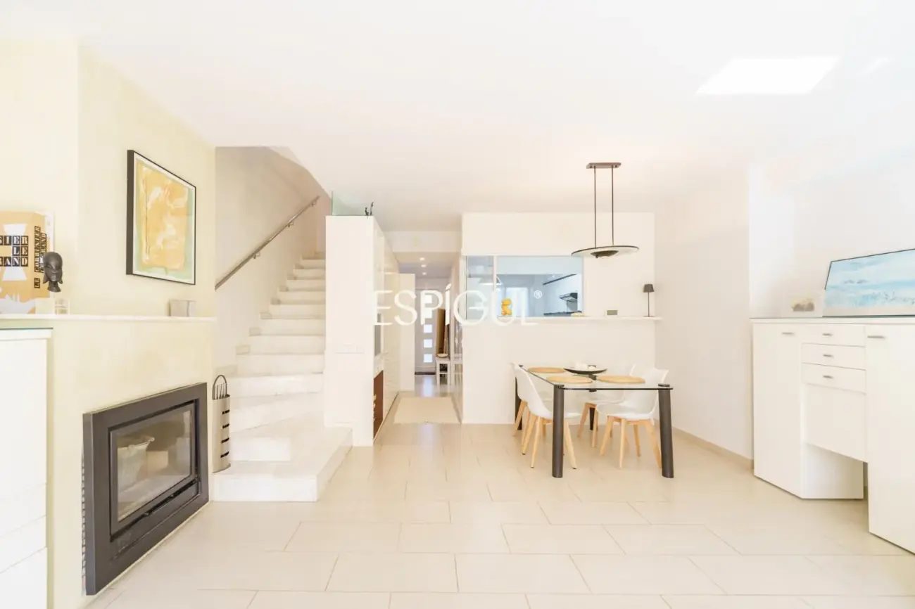 Casa adosada en venta en Premià de Mar con zona comunitaria y a pocos metros de la playa.