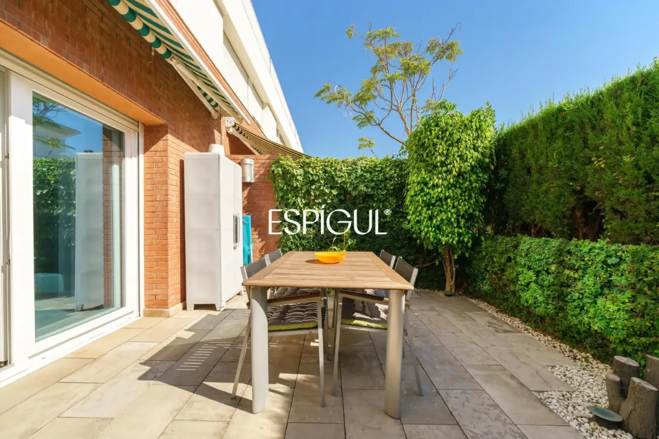 Casa adosada en venta en Premià de Mar con zona comunitaria y a pocos metros de la playa.