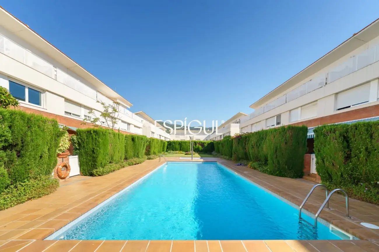 Casa adosada en venta en Premià de Mar con zona comunitaria y a pocos metros de la playa.