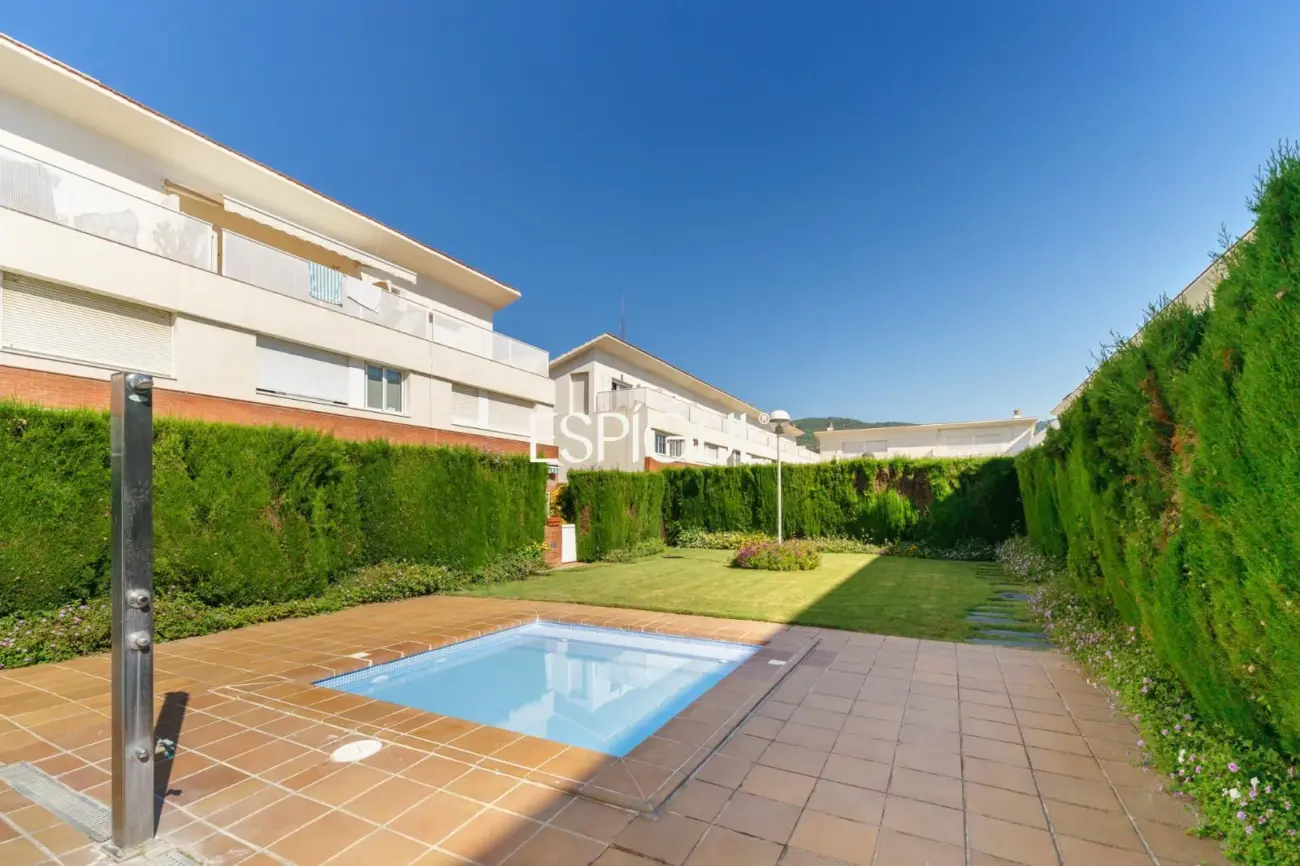 Casa adosada en venta en Premià de Mar con zona comunitaria y a pocos metros de la playa.