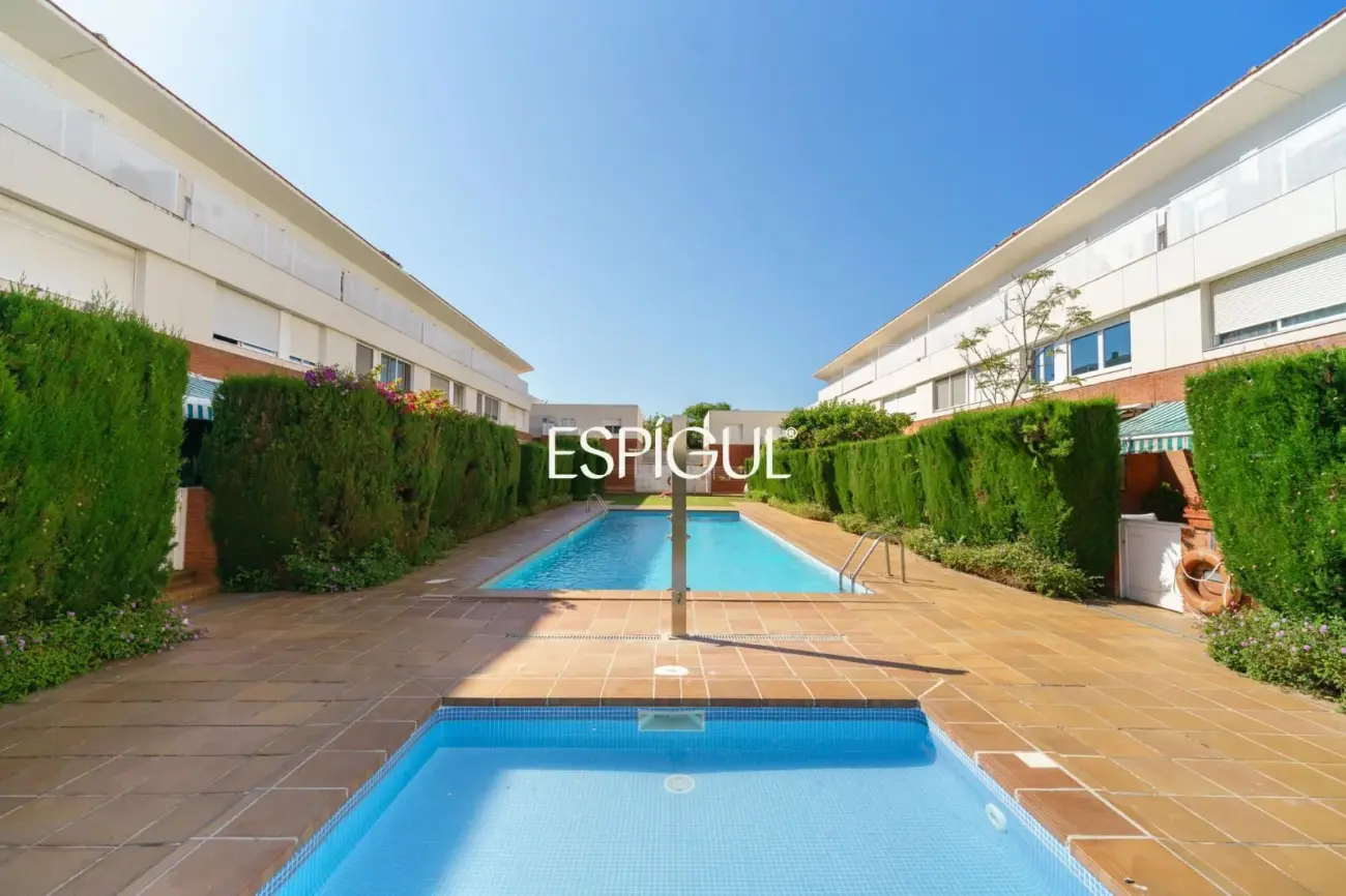 Casa adosada en venta en Premià de Mar con zona comunitaria y a pocos metros de la playa.