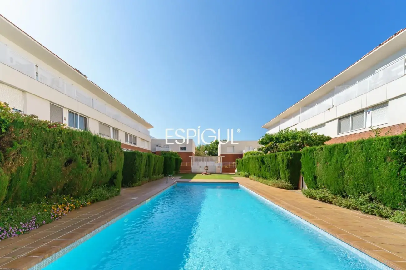Casa adosada en venta en Premià de Mar con zona comunitaria y a pocos metros de la playa.