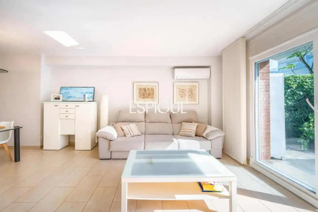Casa adosada en venta en Premià de Mar con zona comunitaria y a pocos metros de la playa.