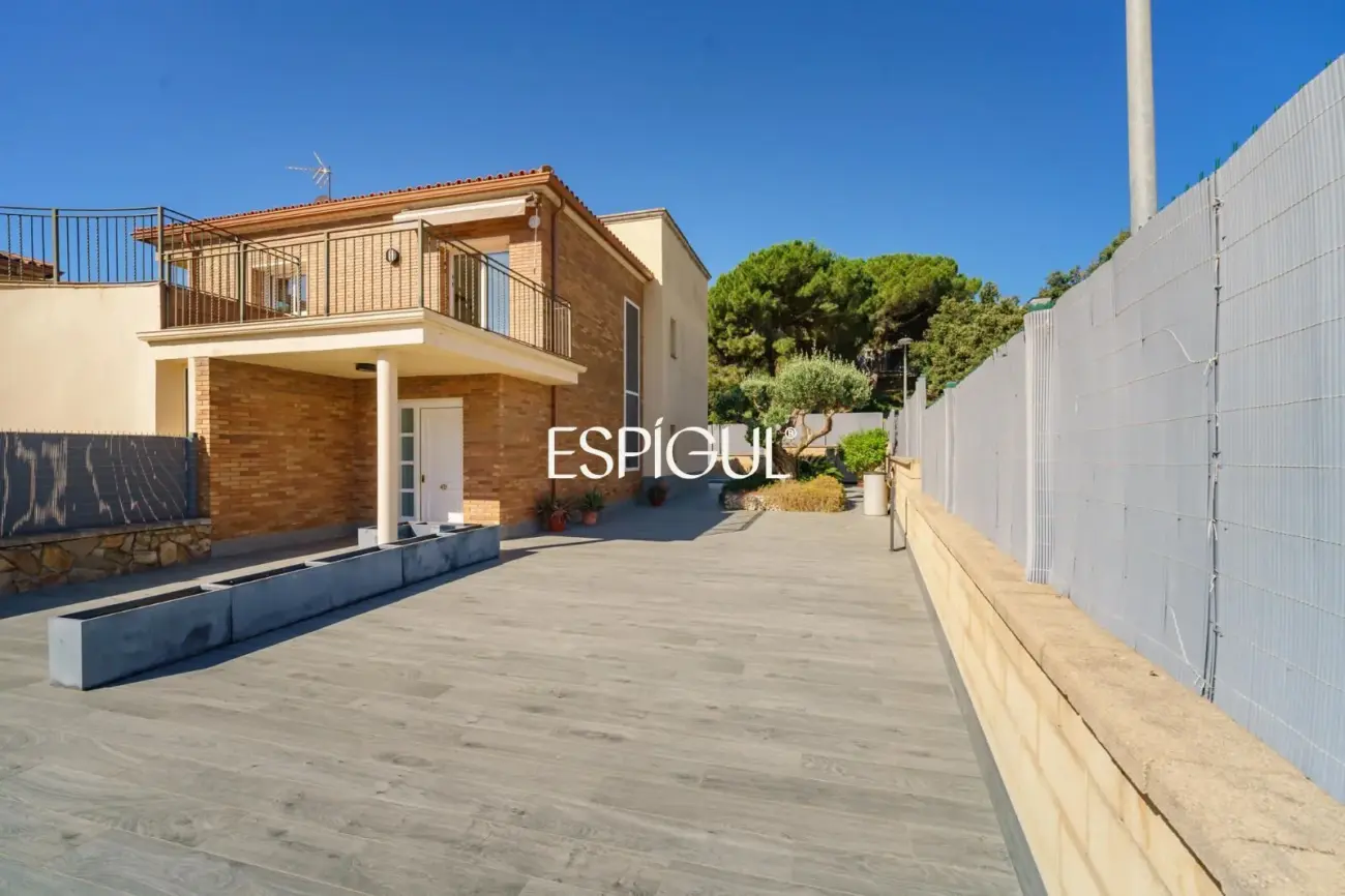 Casa totalmente refromada con piscina en Canet de mar