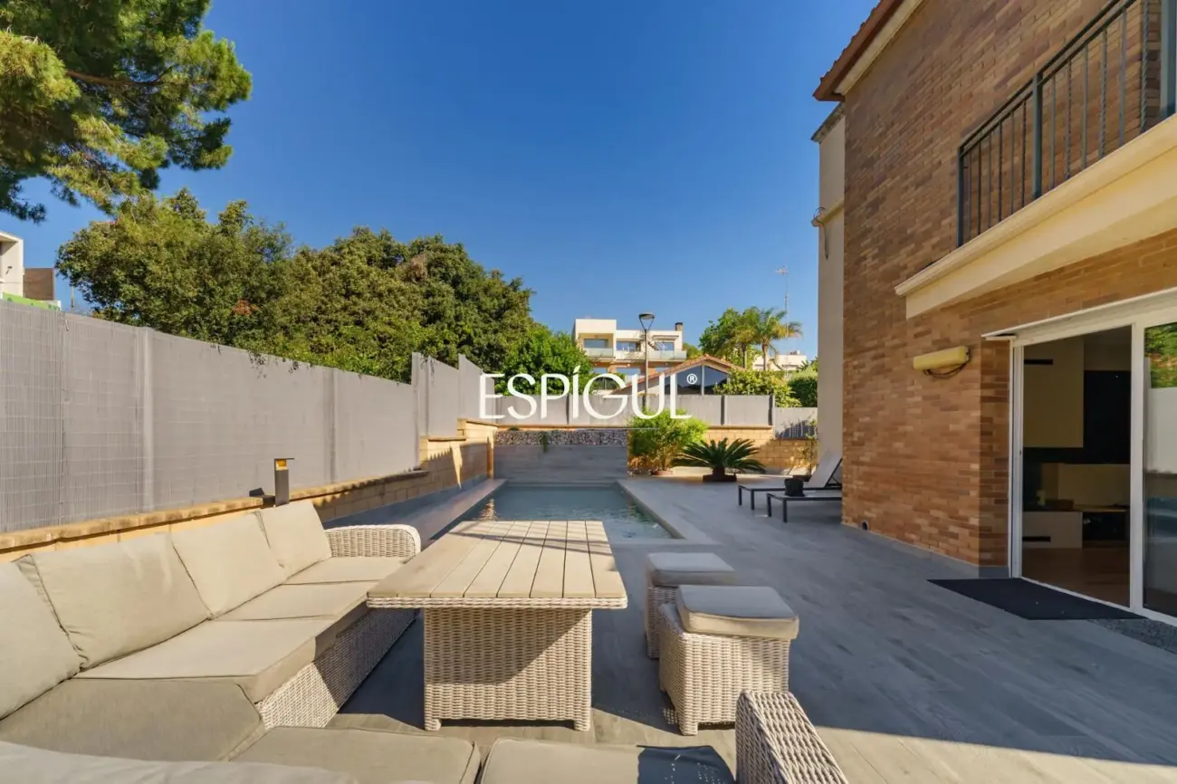 Casa totalmente refromada con piscina en Canet de mar