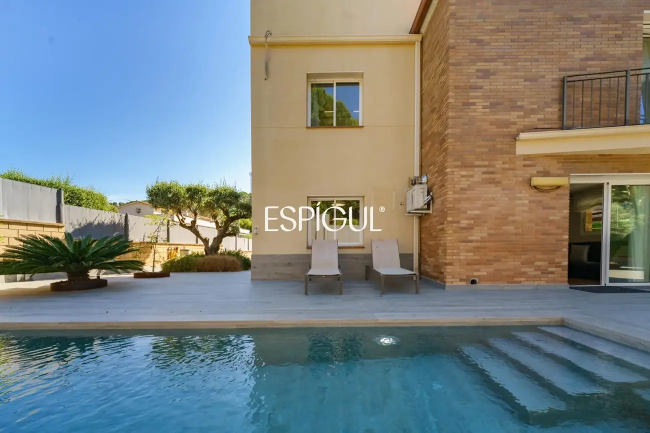 Casa totalmente refromada con piscina en Canet de mar