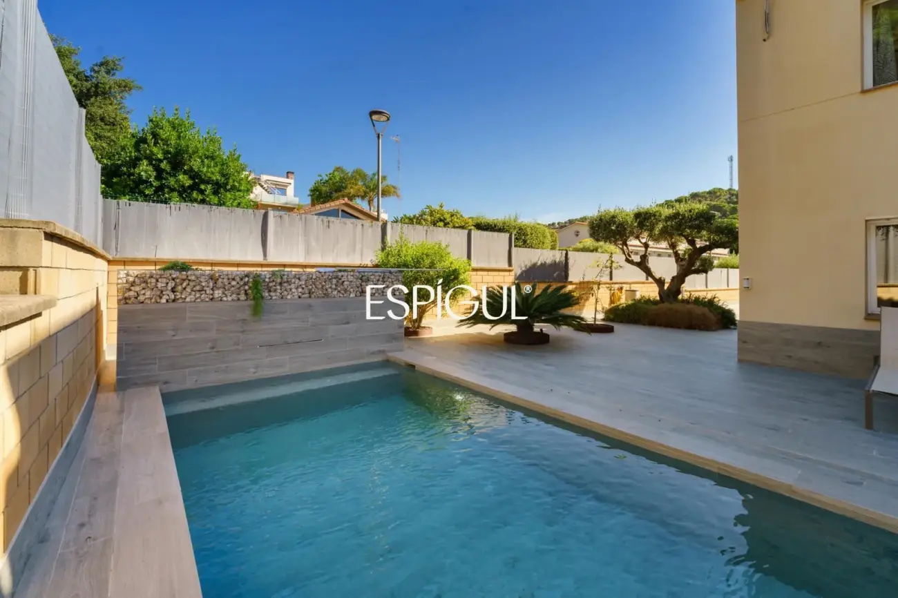 Casa totalmente refromada con piscina en Canet de mar