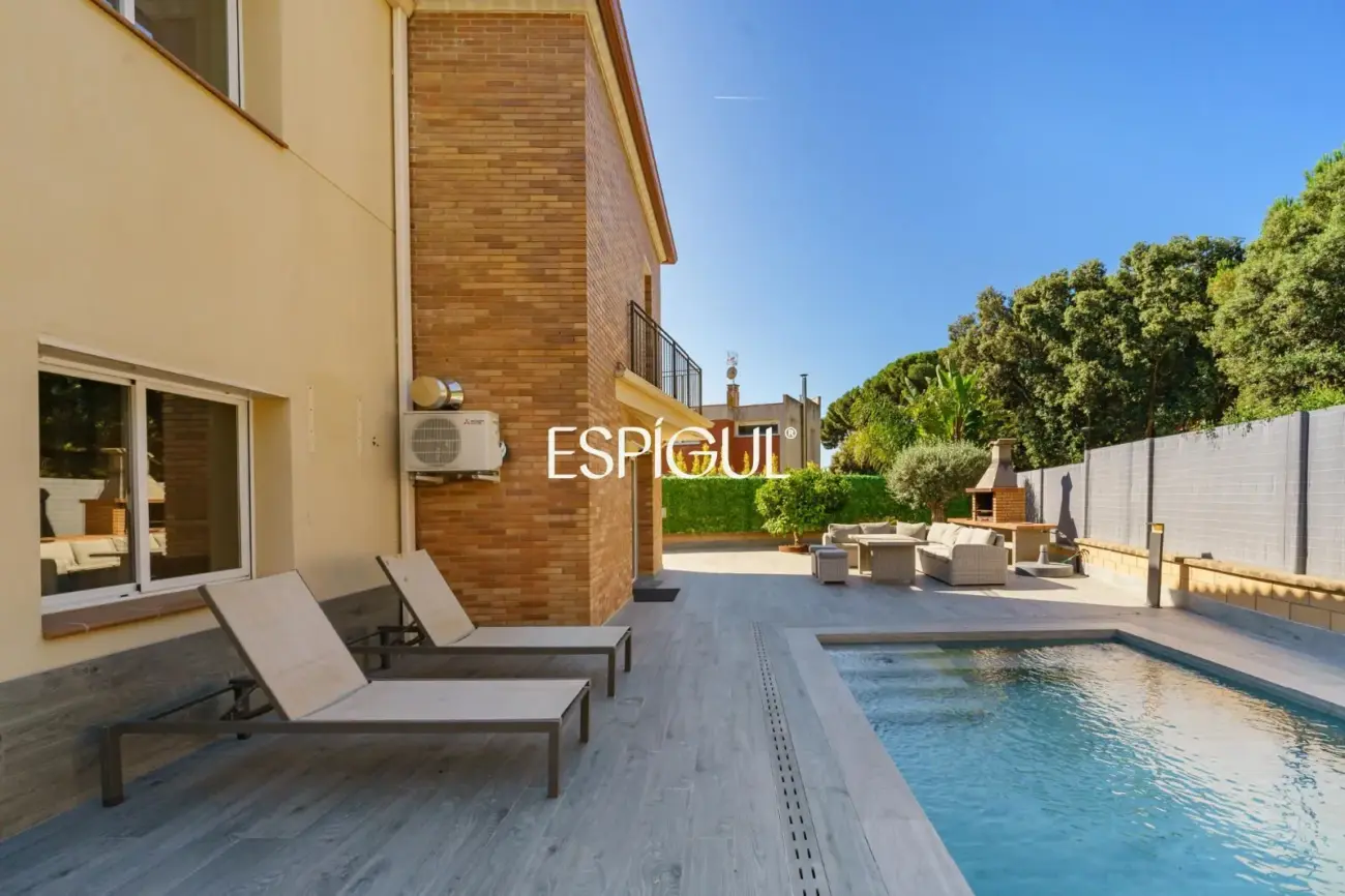 Casa totalmente refromada con piscina en Canet de mar