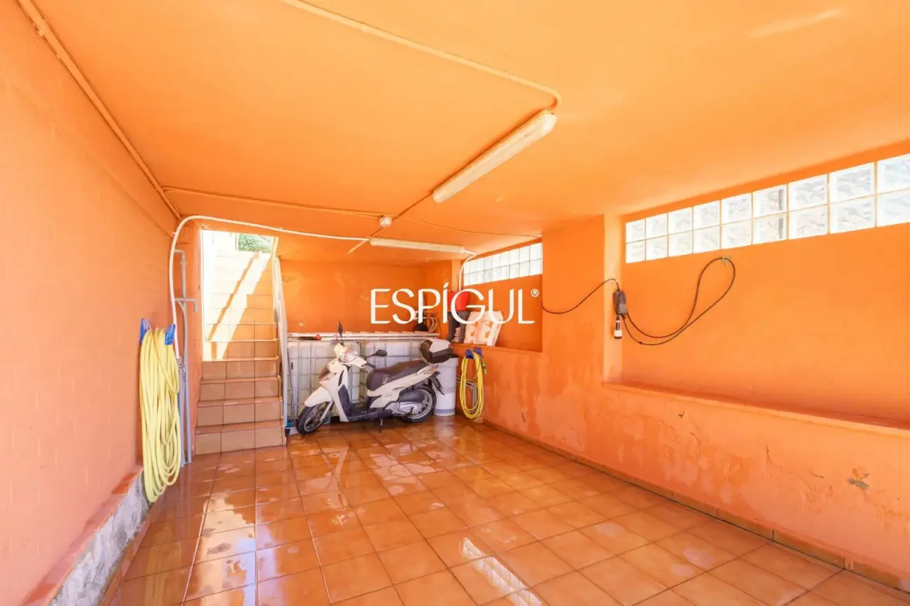 Villa indépendante avec grand terrain et vue sur la mer dans une urbanisation de Teià