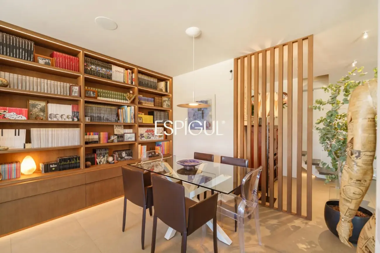 Espectacular ático dúplex de alto standing, amueblado, con parking y terraza de 60 m² en la Dreta de l’Eixample