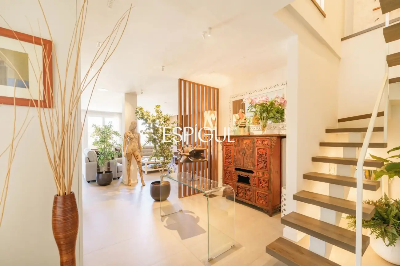 Espectacular ático dúplex de alto standing, amueblado, con parking y terraza de 60 m² en la Dreta de l’Eixample