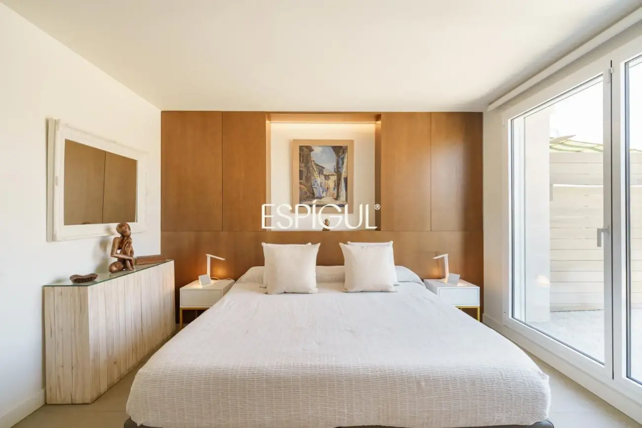 Espectacular ático dúplex de alto standing, amueblado, con parking y terraza de 60 m² en la Dreta de l’Eixample