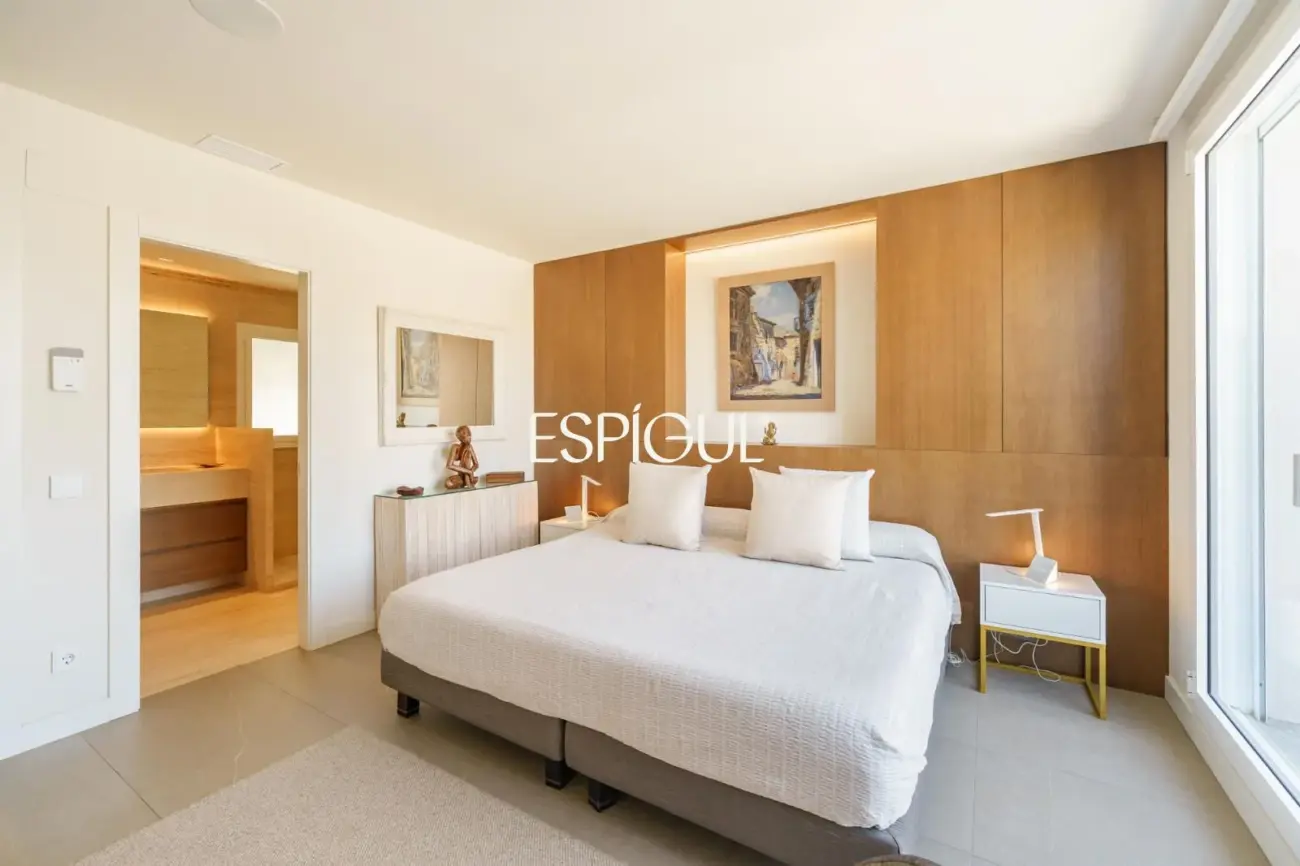 Espectacular ático dúplex de alto standing, amueblado, con parking y terraza de 60 m² en la Dreta de l’Eixample
