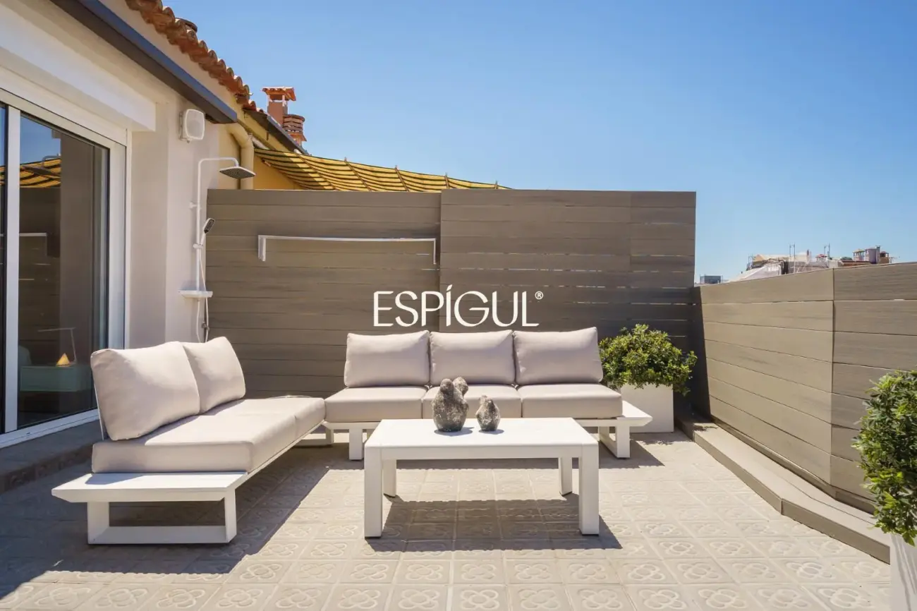 Espectacular ático dúplex de alto standing, amueblado, con parking y terraza de 60 m² en la Dreta de l’Eixample