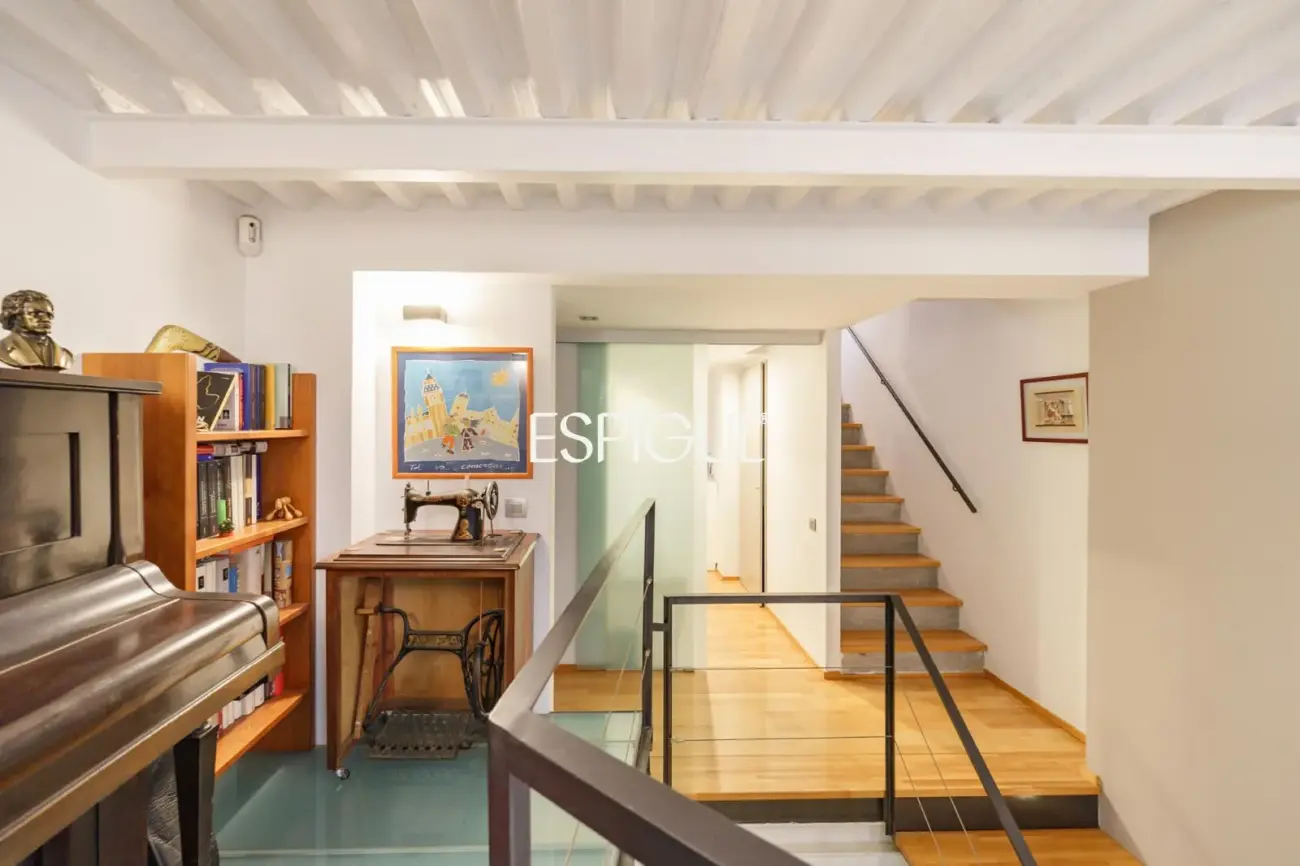 Exclusiva casa de diseño con terraza y solárium privado en el corazón de Sants