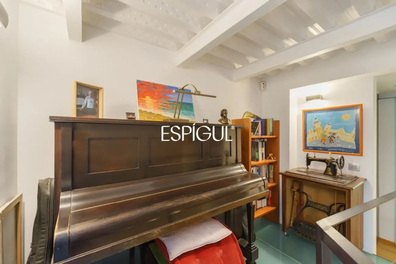 Exclusiva casa de diseño con terraza y solárium privado en el corazón de Sants