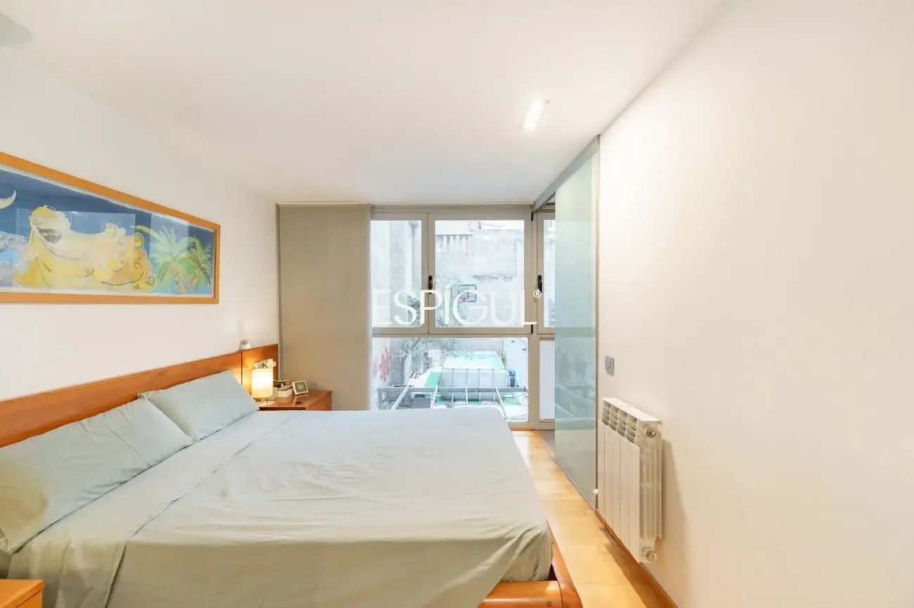 Exclusiva casa de diseño con terraza y solárium privado en el corazón de Sants