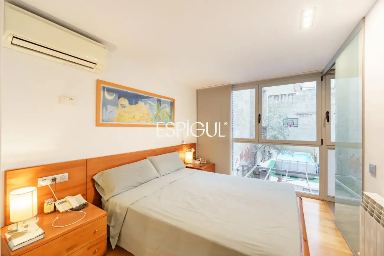 Exclusiva casa de diseño con terraza y solárium privado en el corazón de Sants