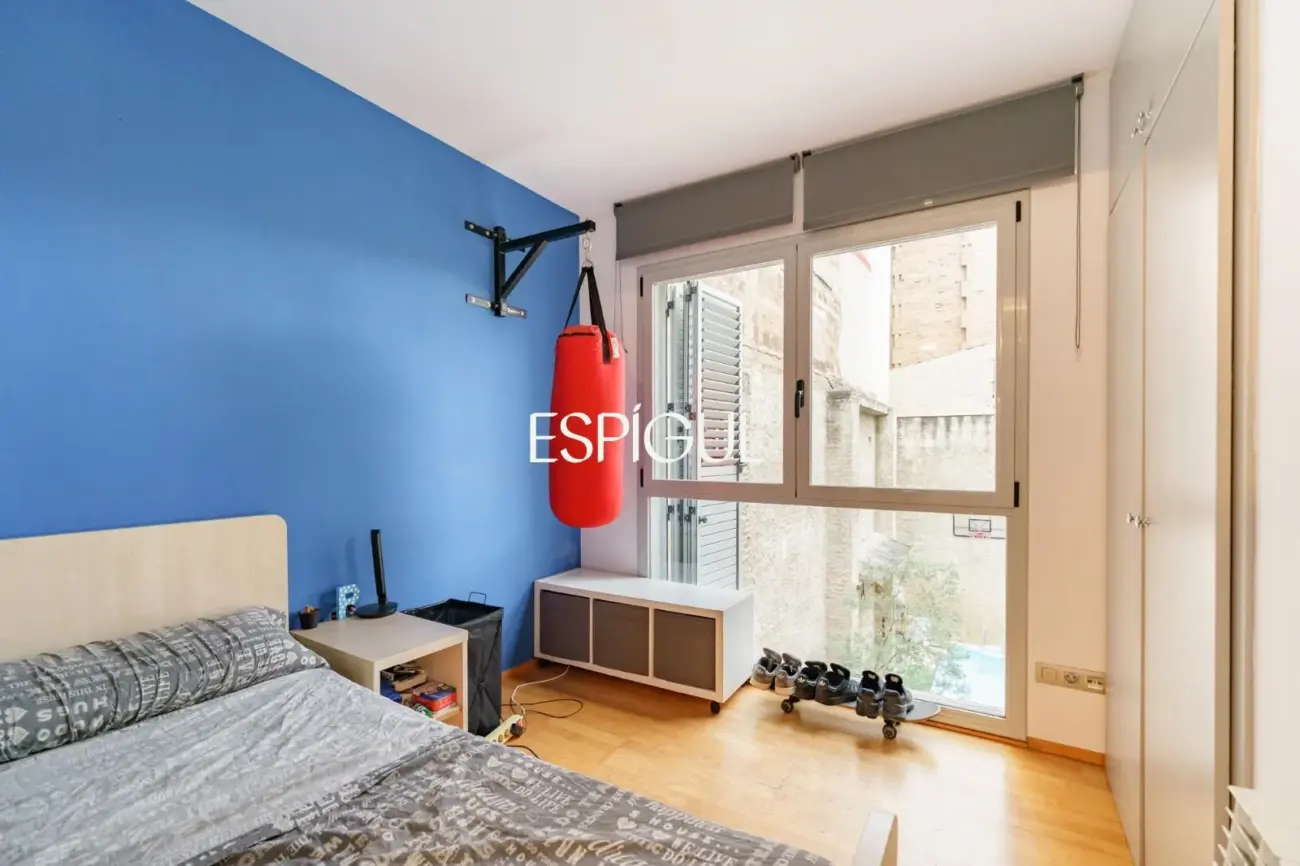 Exclusiva casa de diseño con terraza y solárium privado en el corazón de Sants