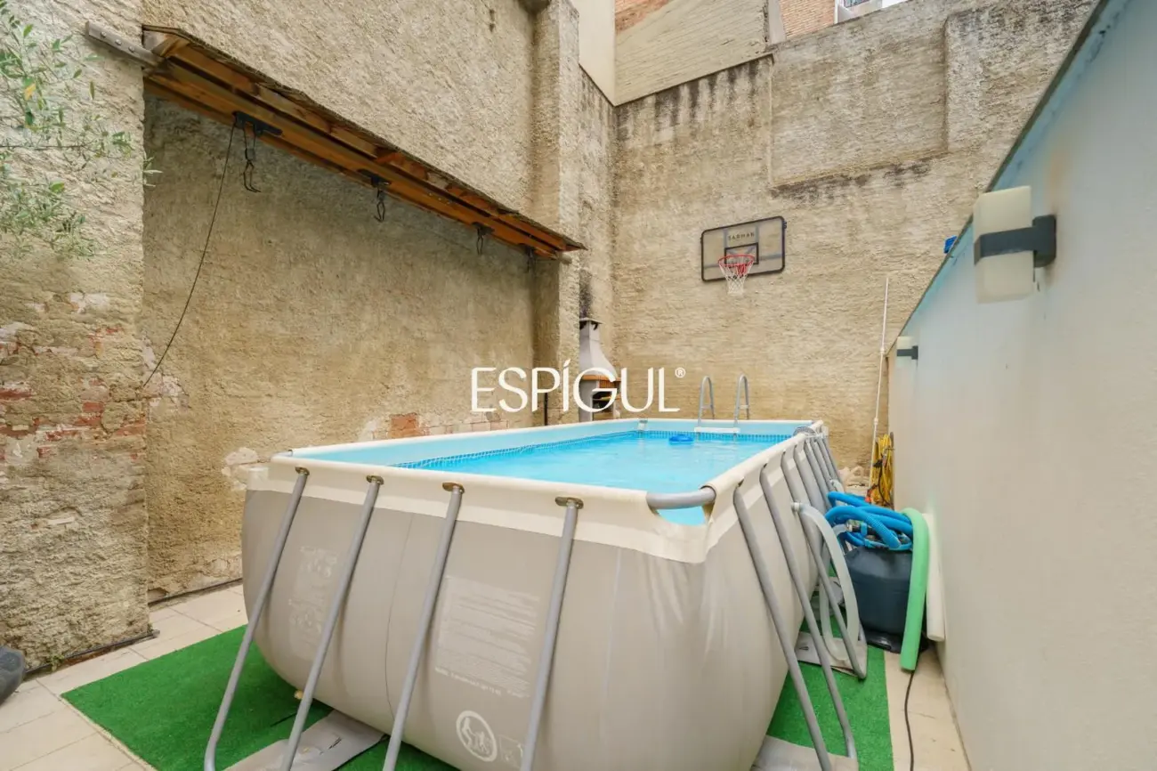 Exclusiva casa de diseño con terraza y solárium privado en el corazón de Sants