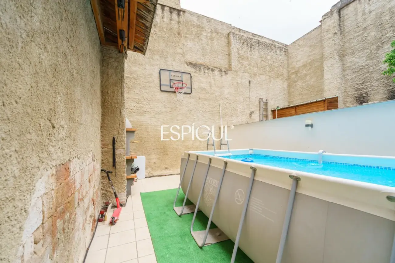 Exclusiva casa de diseño con terraza y solárium privado en el corazón de Sants