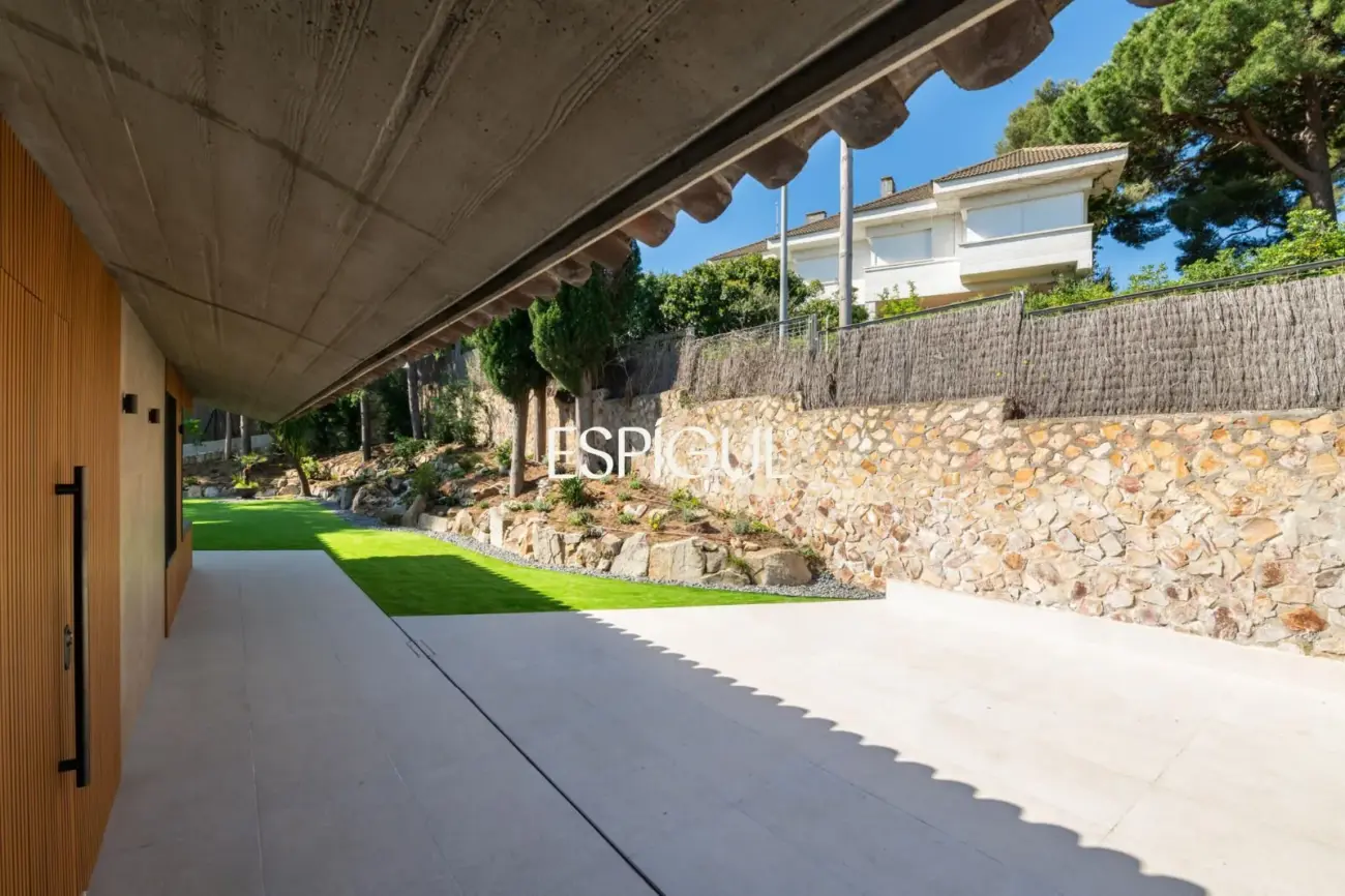 Exclusiva residencia de alto standing con vistas panorámicas en Premià de Dalt