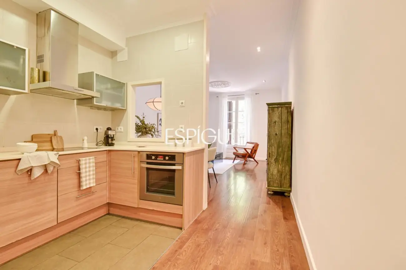 Exclusivo piso con terraza privada en Eixample – Sant Antoni