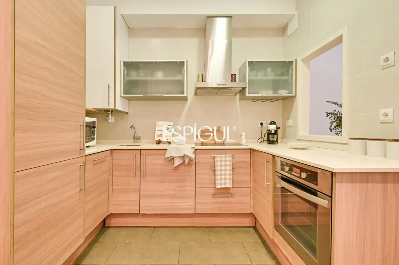 Exclusivo piso con terraza privada en Eixample – Sant Antoni