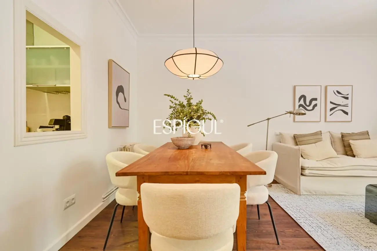 Exclusivo piso con terraza privada en Eixample – Sant Antoni