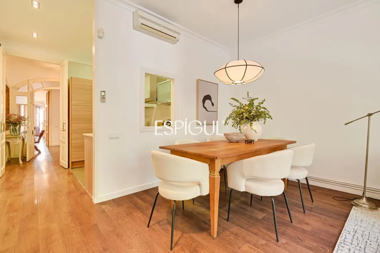Exclusivo piso con terraza privada en Eixample – Sant Antoni