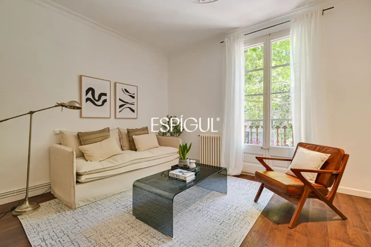 Exclusivo piso con terraza privada en Eixample – Sant Antoni