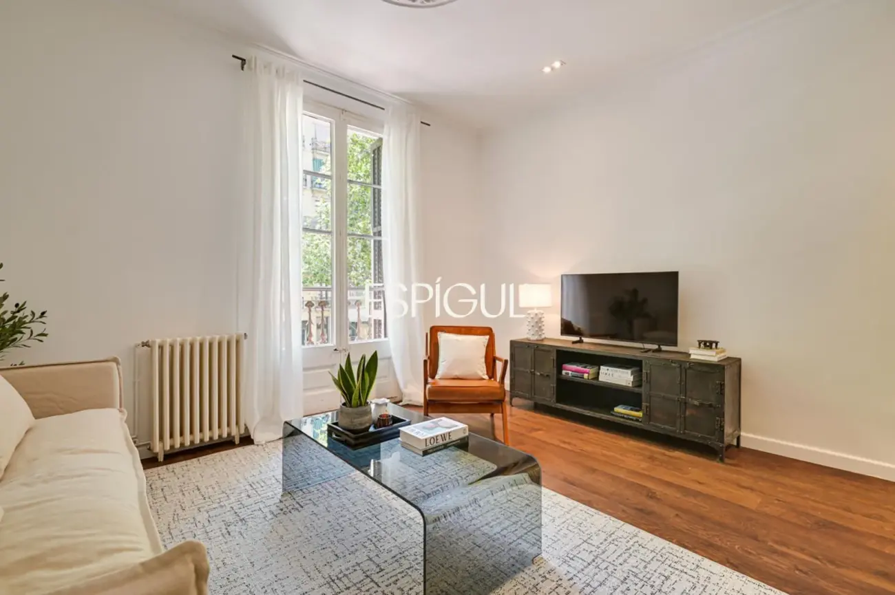 Exclusivo piso con terraza privada en Eixample – Sant Antoni