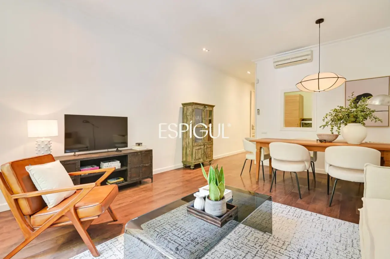 Exclusivo piso con terraza privada en Eixample – Sant Antoni