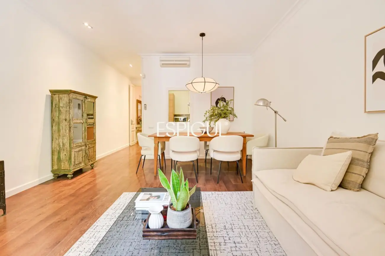 Exclusivo piso con terraza privada en Eixample – Sant Antoni