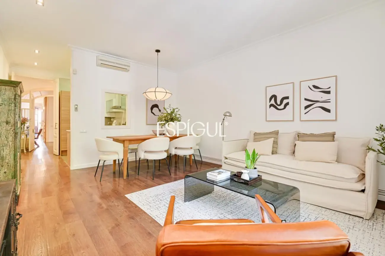 Exclusivo piso con terraza privada en Eixample – Sant Antoni