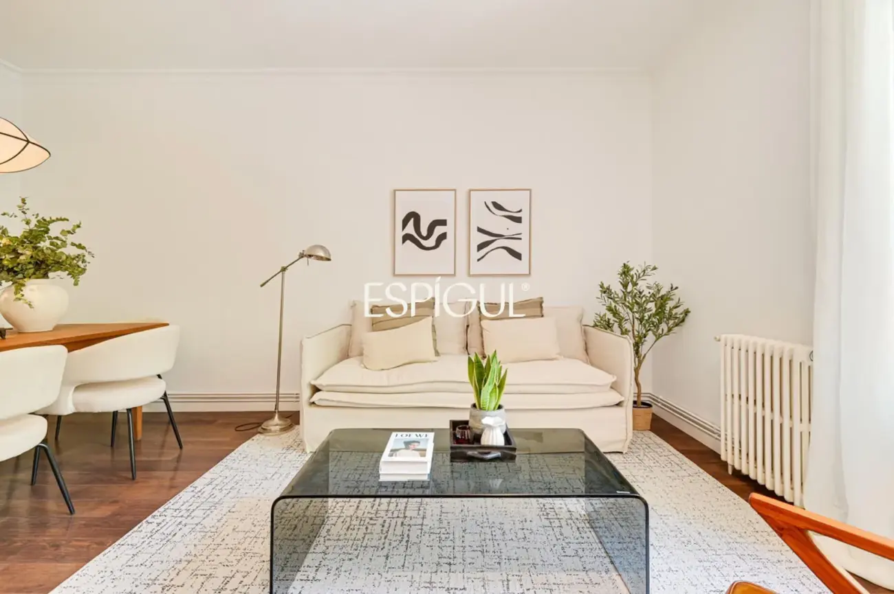 Exclusivo piso con terraza privada en Eixample – Sant Antoni