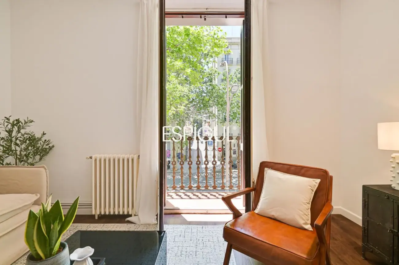 Exclusivo piso con terraza privada en Eixample – Sant Antoni