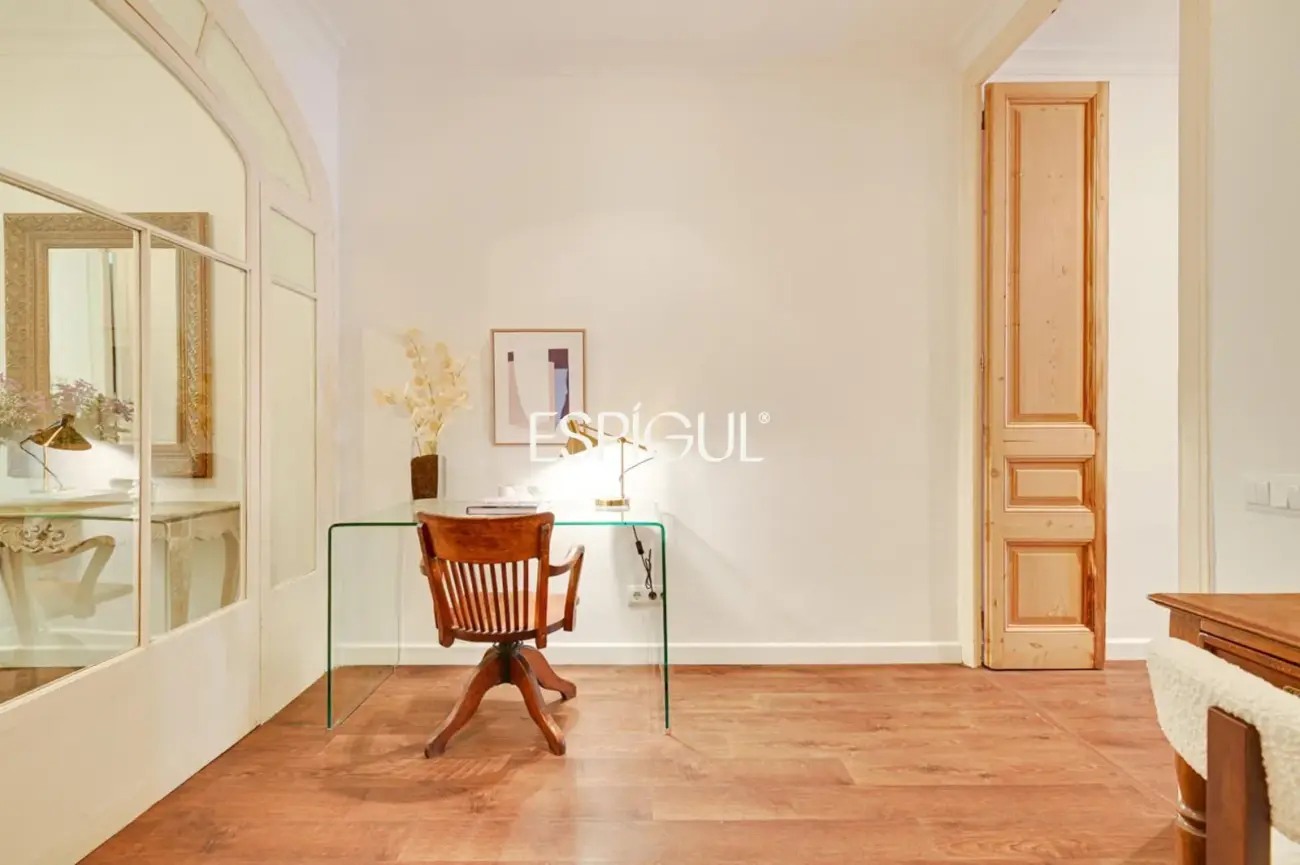 Exclusivo piso con terraza privada en Eixample – Sant Antoni