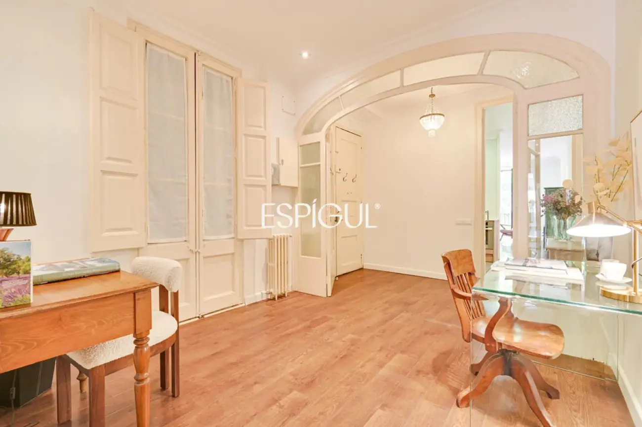 Exclusivo piso con terraza privada en Eixample – Sant Antoni
