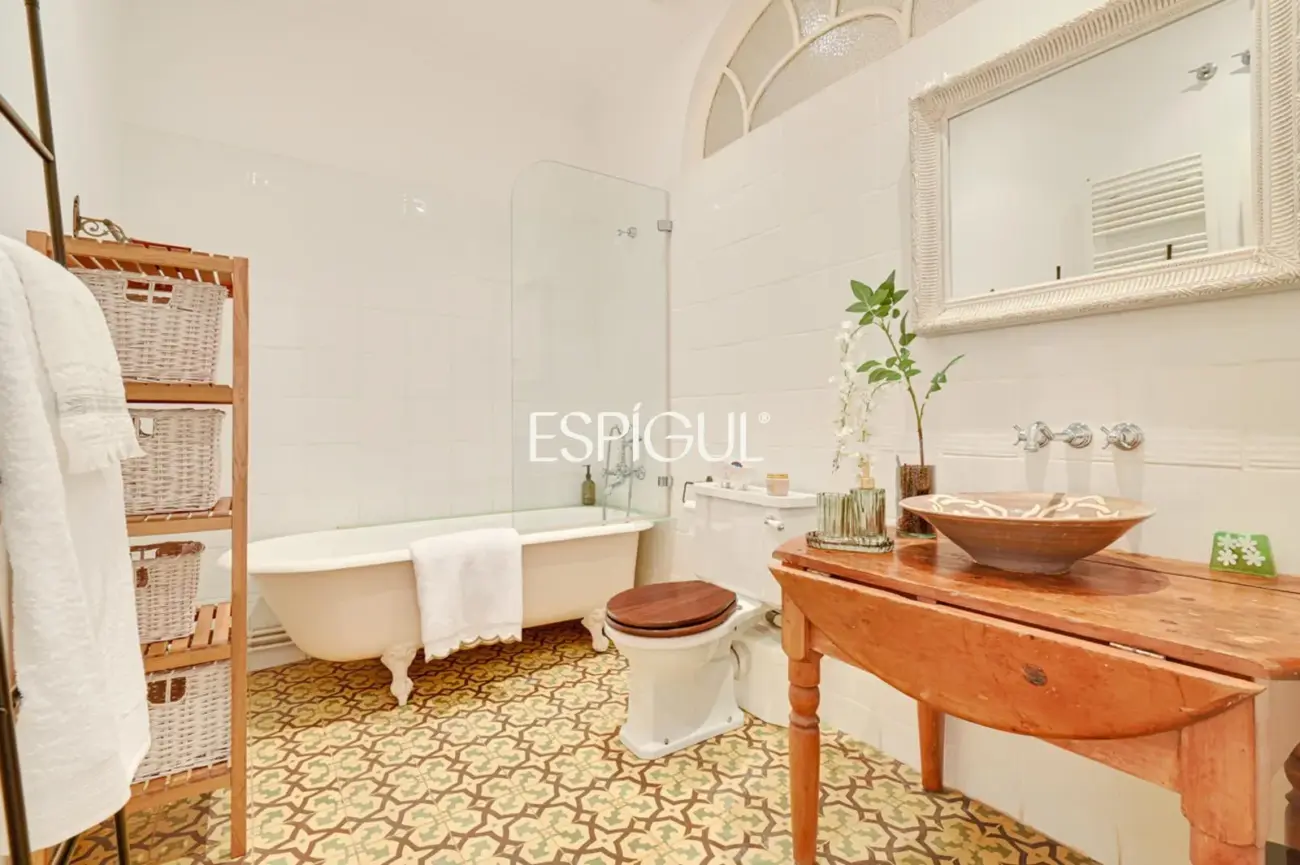 Exclusivo piso con terraza privada en Eixample – Sant Antoni
