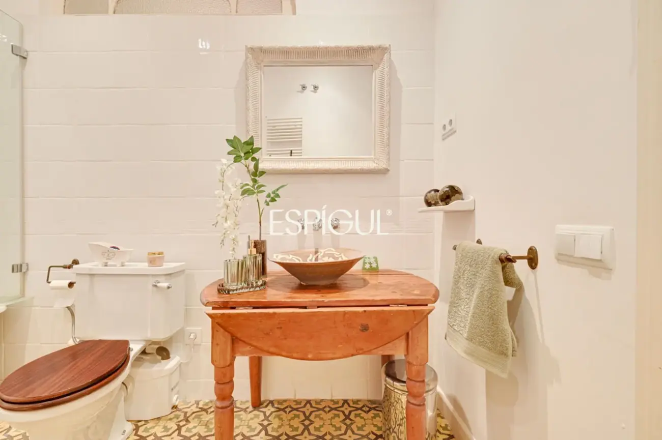 Exclusivo piso con terraza privada en Eixample – Sant Antoni