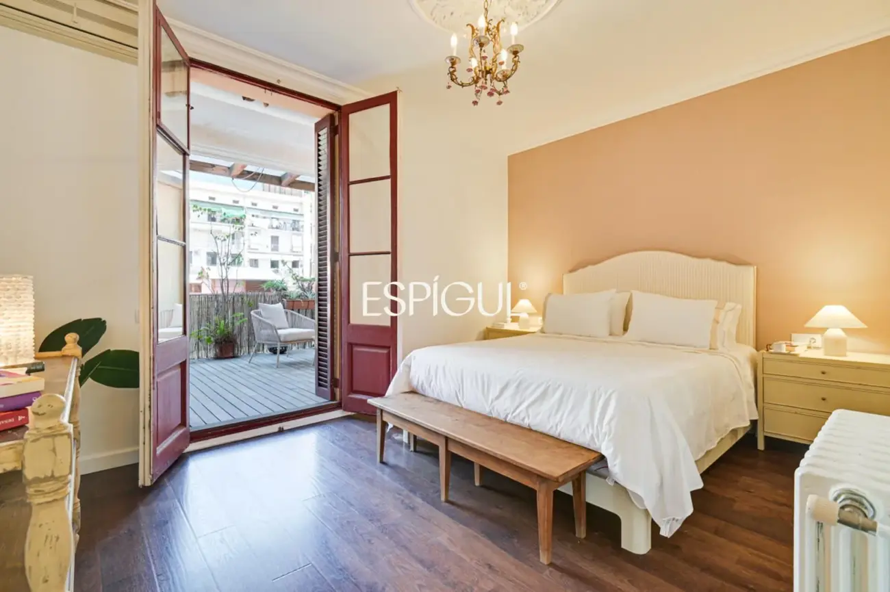 Exclusivo piso con terraza privada en Eixample – Sant Antoni
