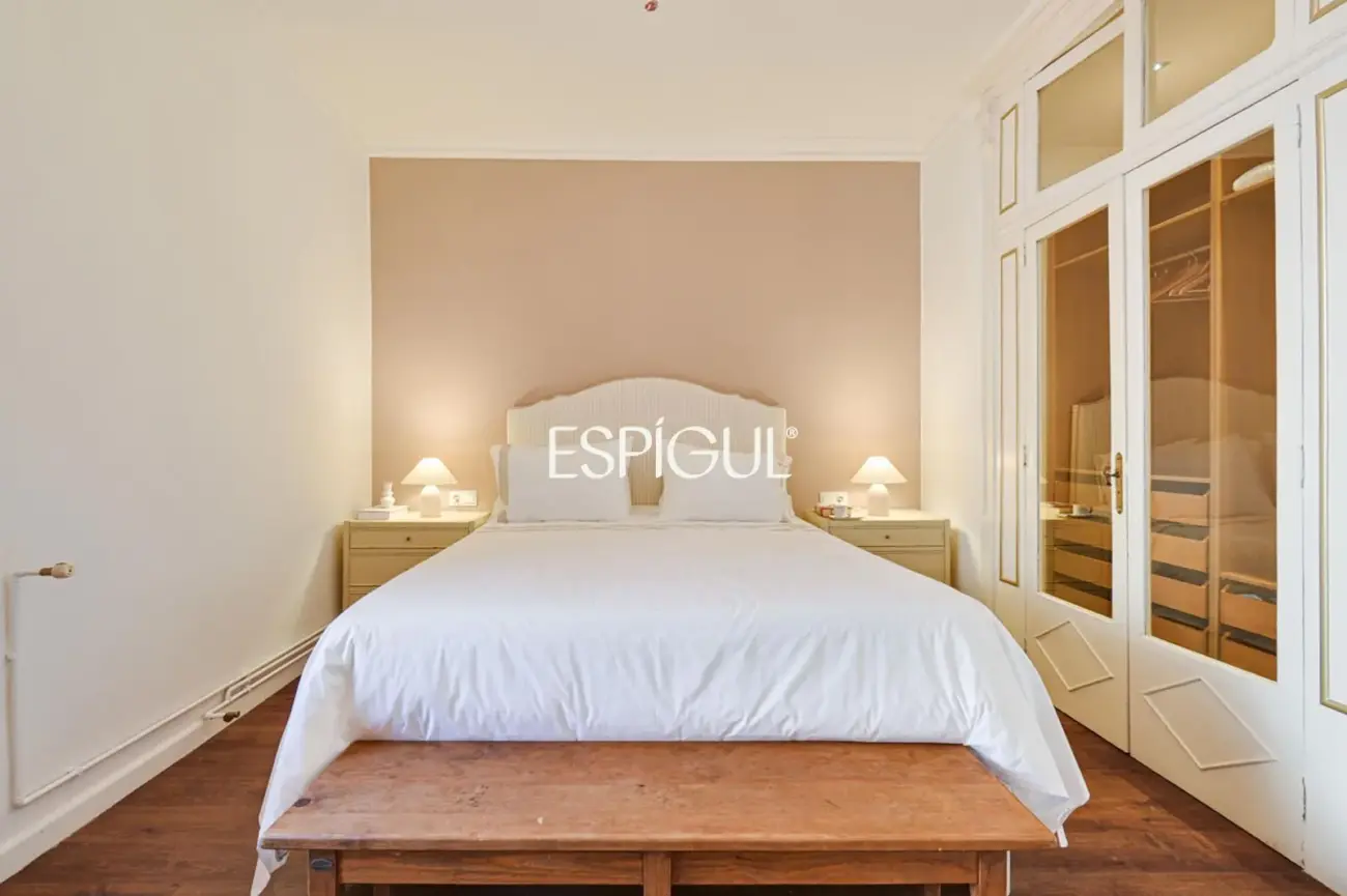 Exclusivo piso con terraza privada en Eixample – Sant Antoni