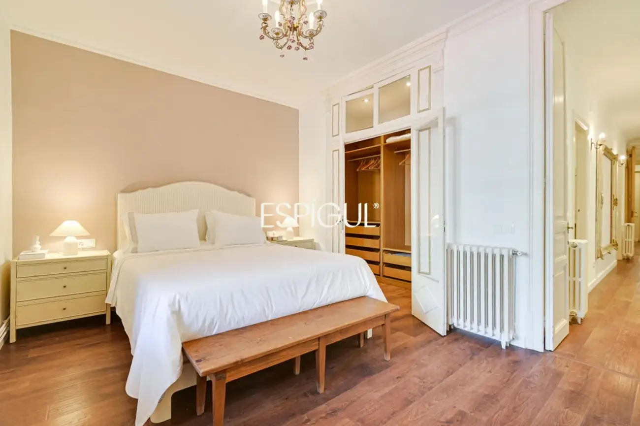 Exclusivo piso con terraza privada en Eixample – Sant Antoni