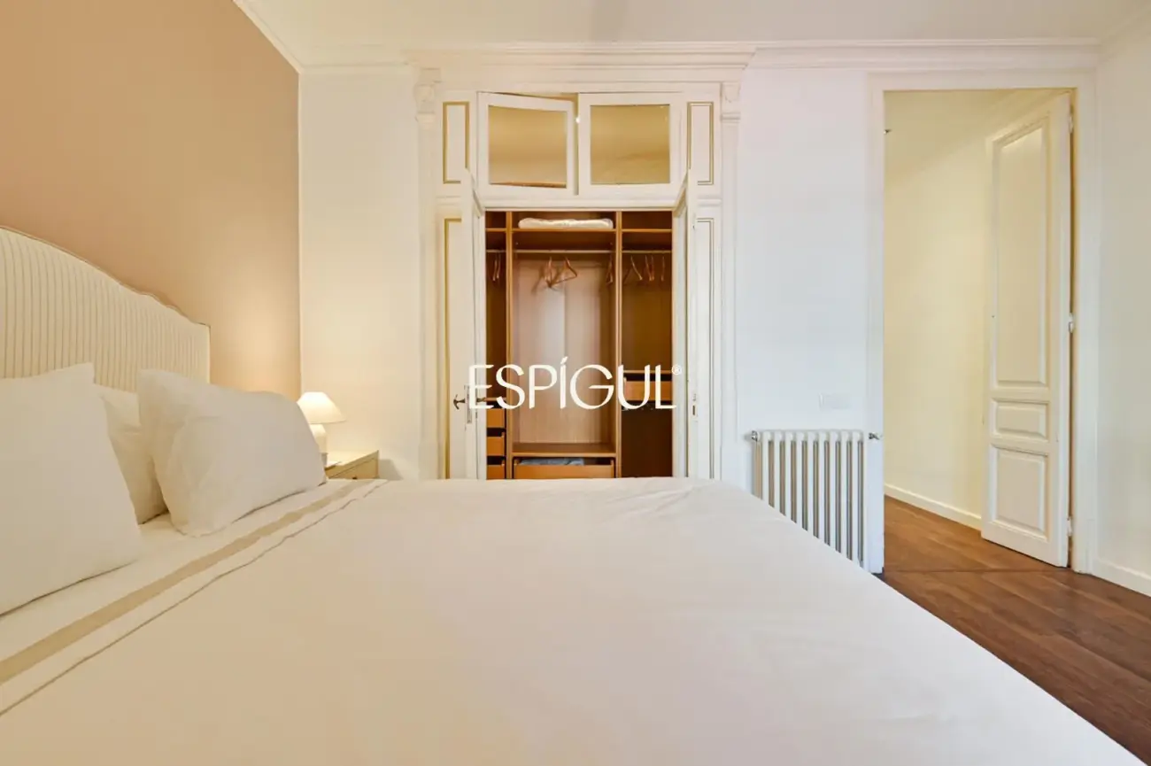 Exclusivo piso con terraza privada en Eixample – Sant Antoni