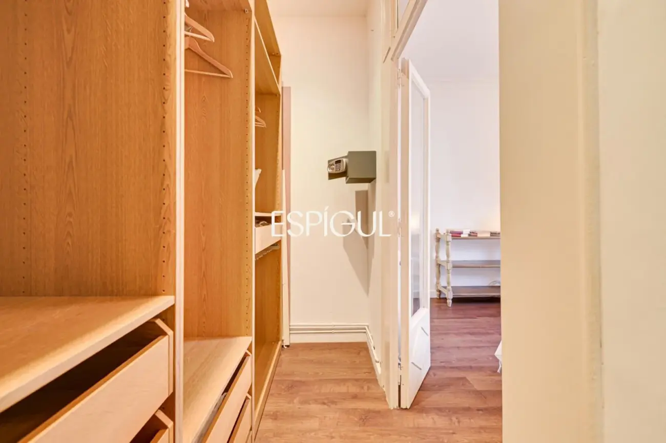 Exclusivo piso con terraza privada en Eixample – Sant Antoni