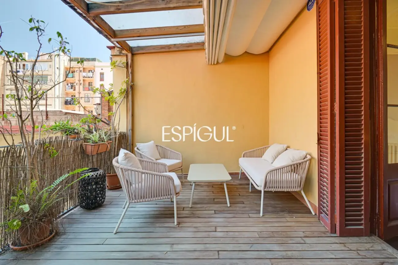 Exclusivo piso con terraza privada en Eixample – Sant Antoni