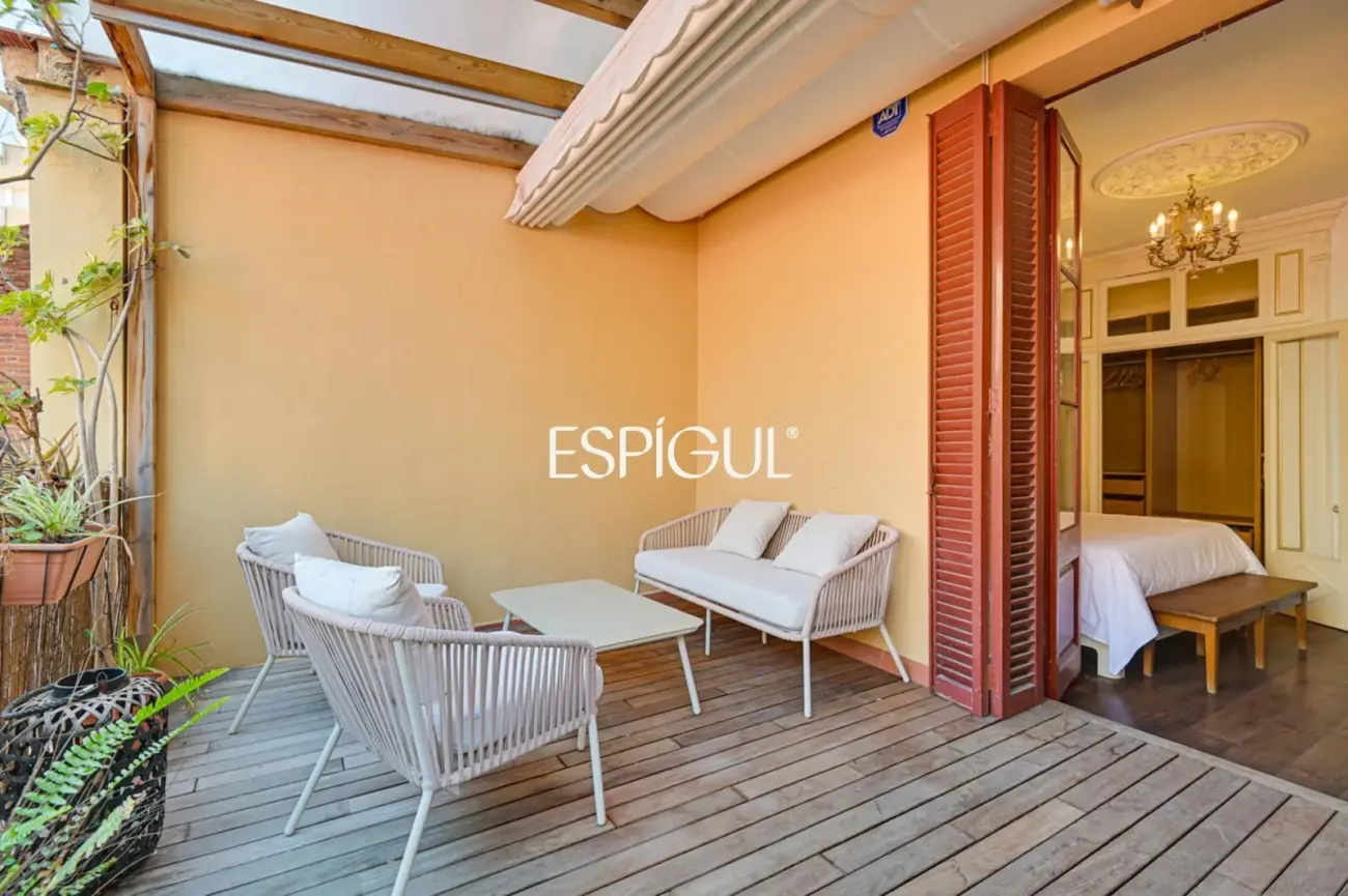Exclusivo piso con terraza privada en Eixample – Sant Antoni